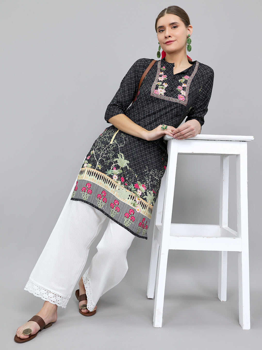 Women Black Printed Fashion Neck Kurti