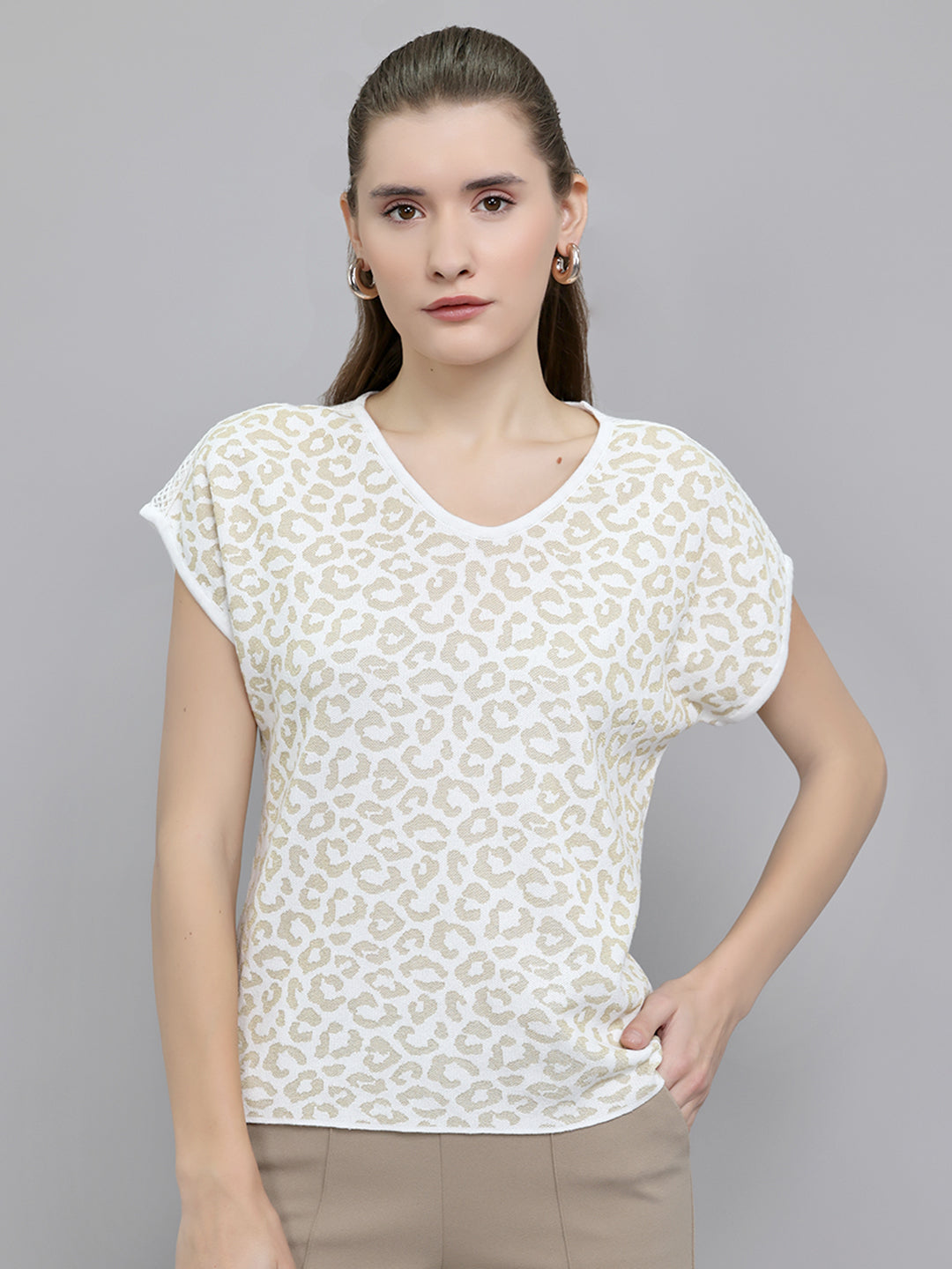 Women Off White Jacquard V Neck Half Sleeve Top