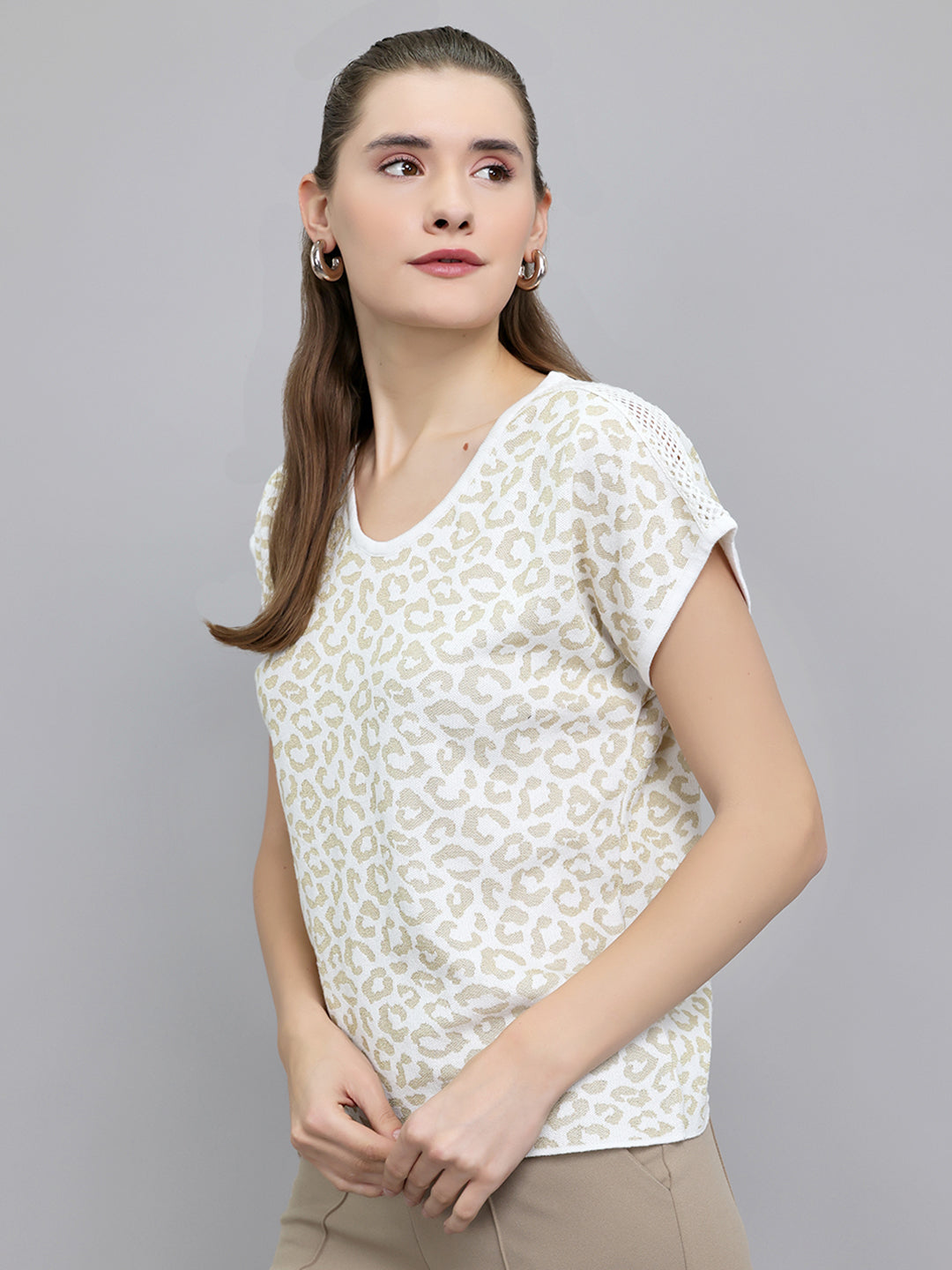 Women Off White Jacquard V Neck Half Sleeve Top