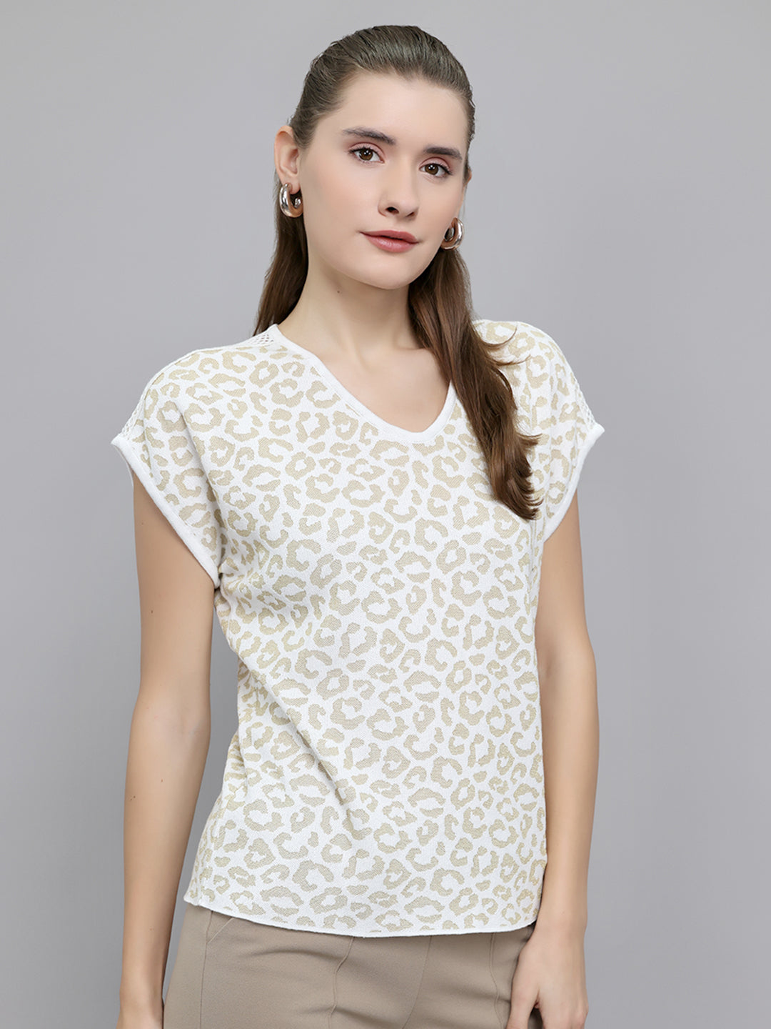 Women Off White Jacquard V Neck Half Sleeve Top