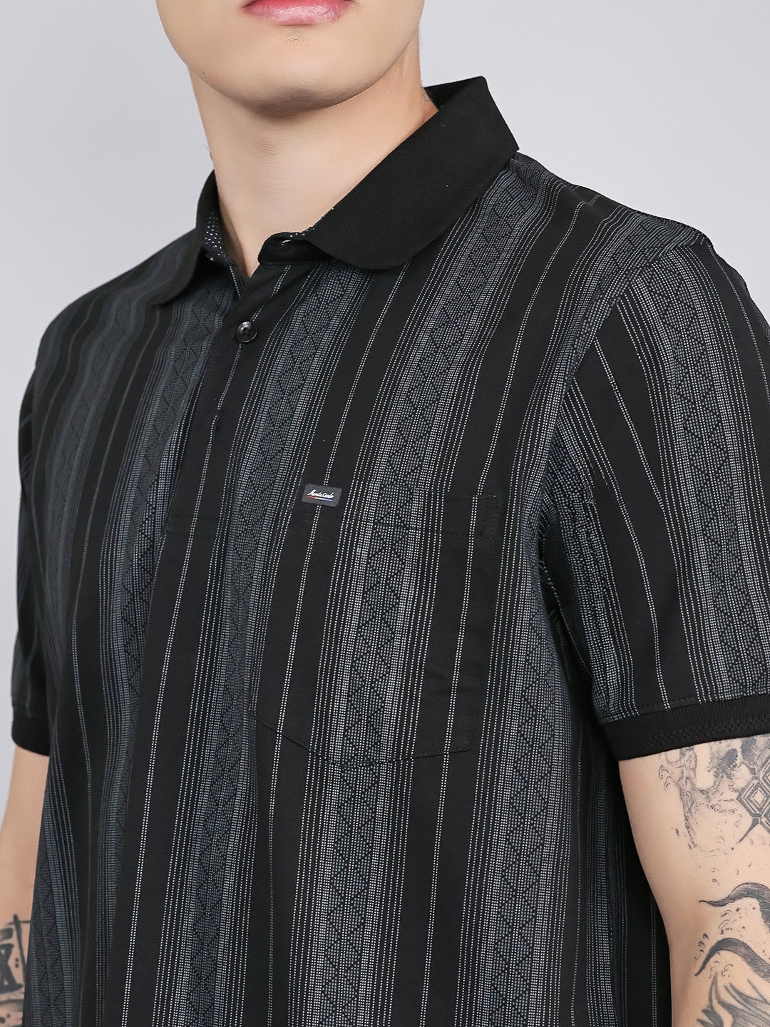 Men Black Stripe Collar Half Sleeve T-Shirt