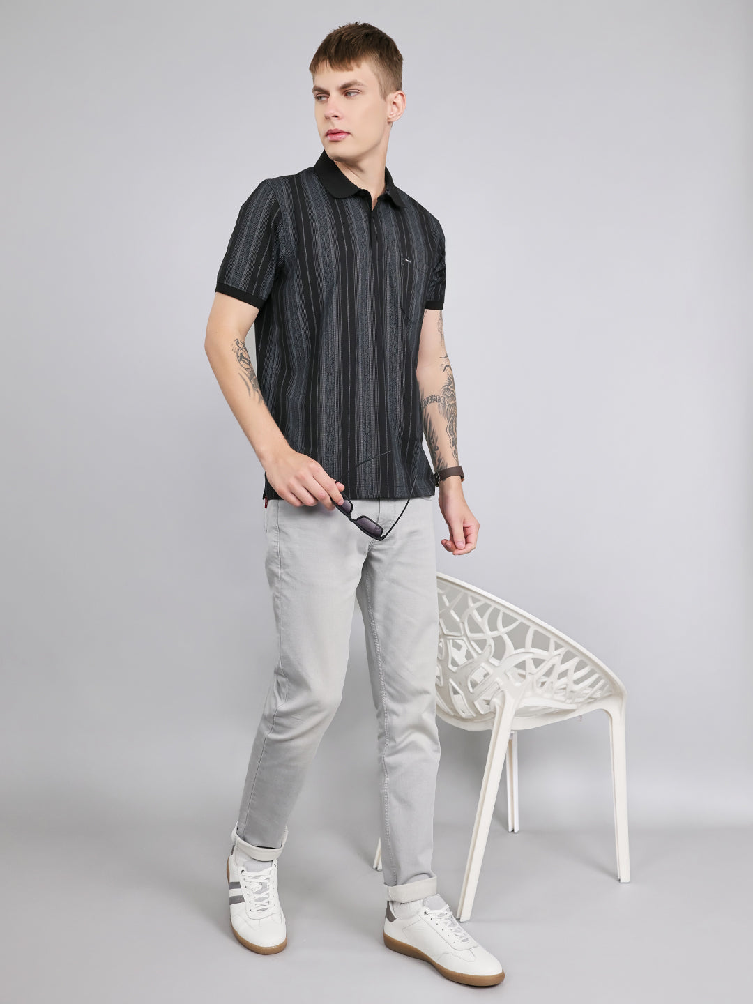Men Black Stripe Collar Half Sleeve T-Shirt