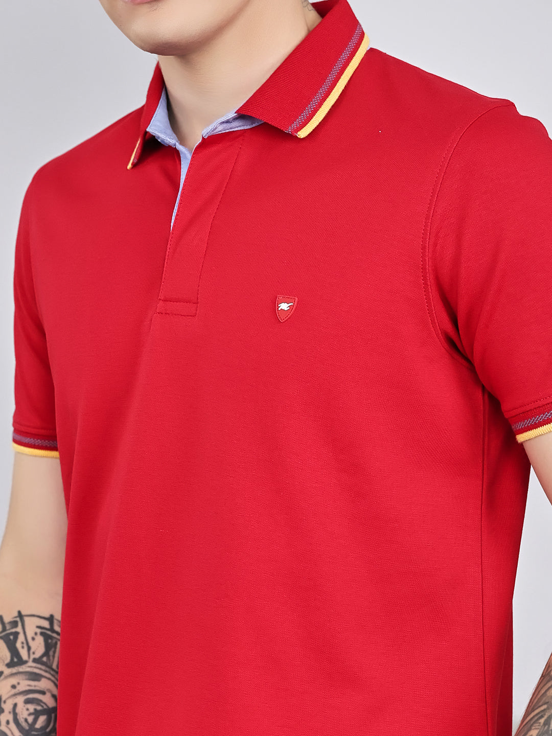 Men Red Solid Collar Half Sleeve T-Shirt