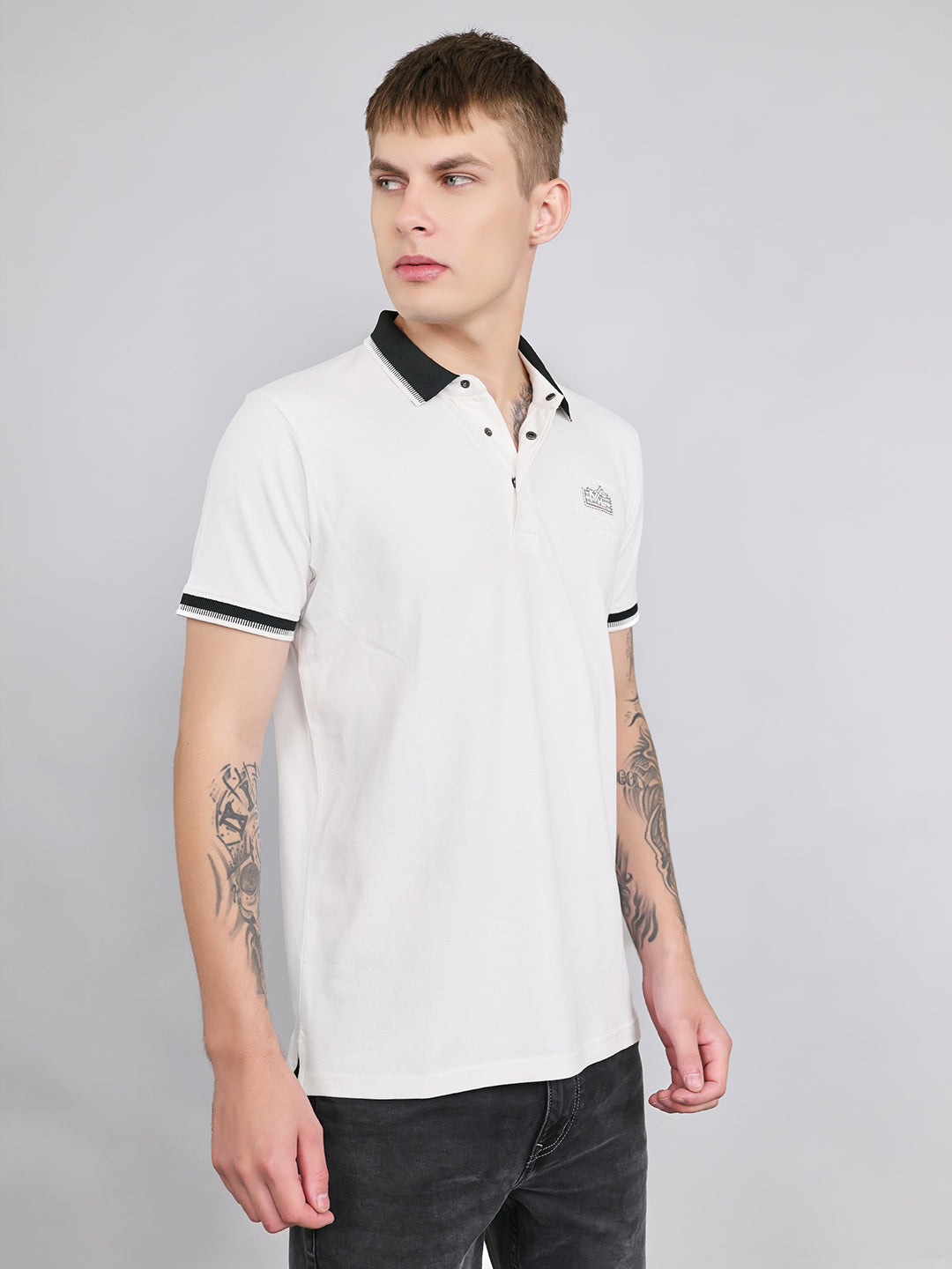 Men White Solid Collar Half Sleeve T-Shirt