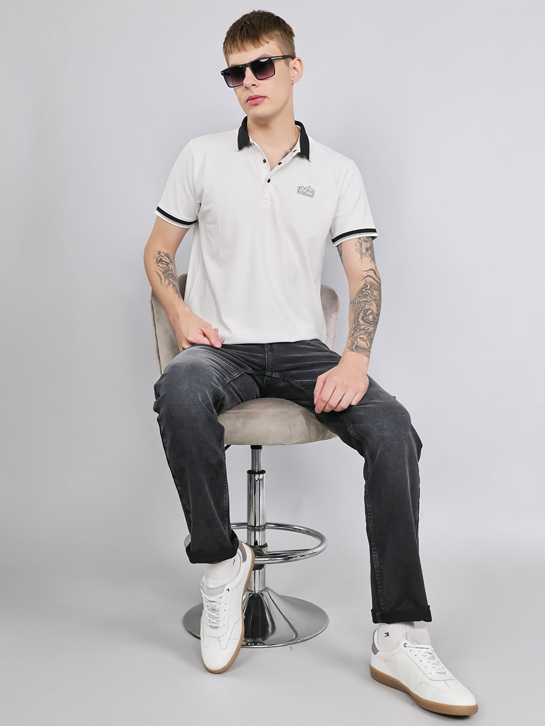Men White Solid Collar Half Sleeve T-Shirt