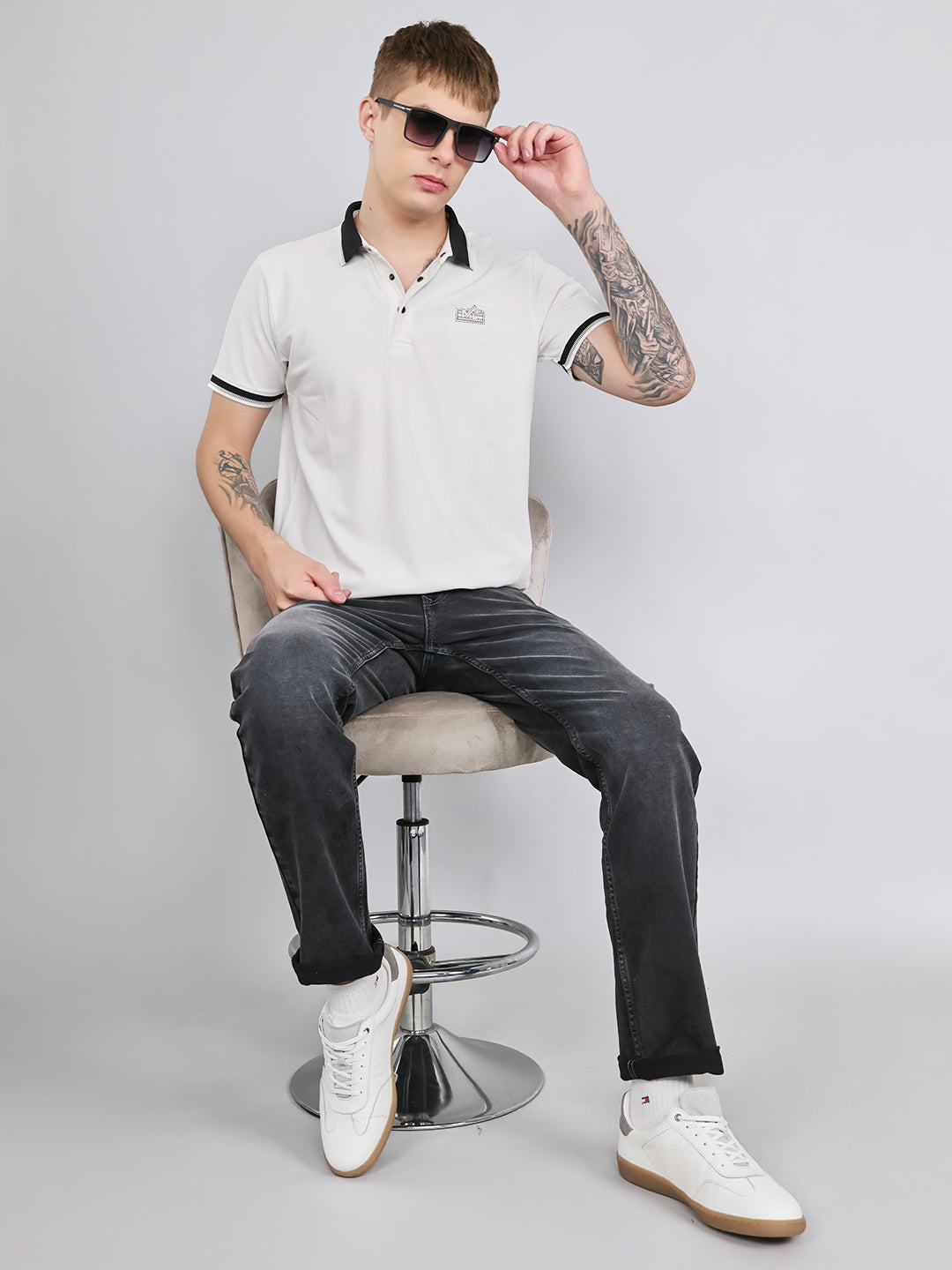 Men White Solid Collar Half Sleeve T-Shirt