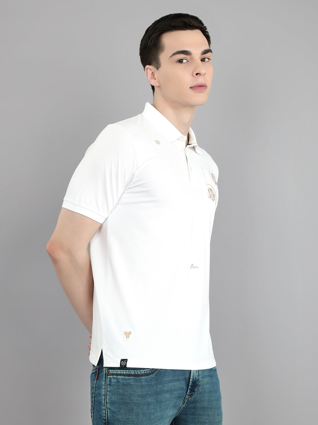 Men White Solid Collar Half Sleeve T-Shirt