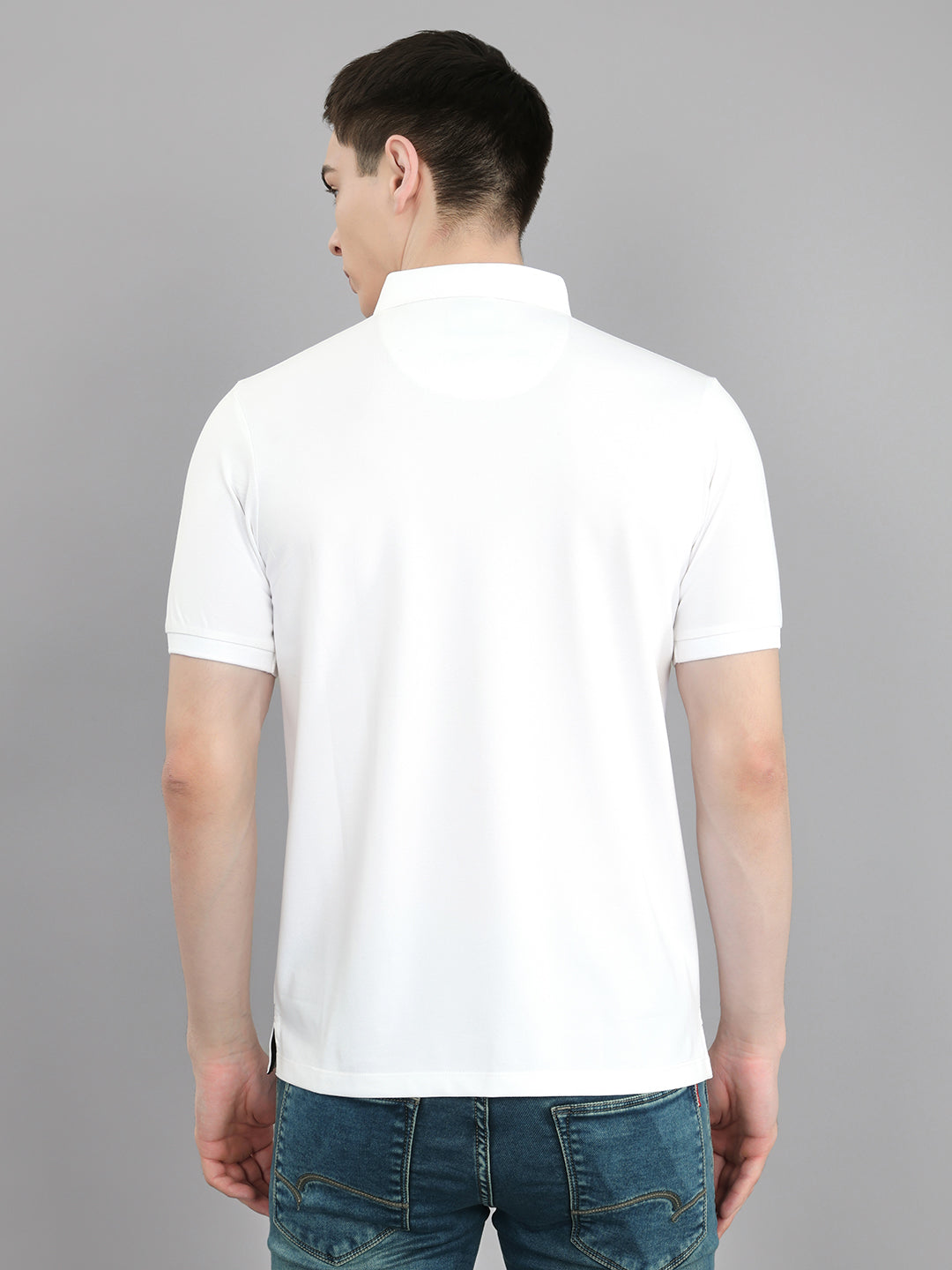Men White Solid Collar Half Sleeve T-Shirt
