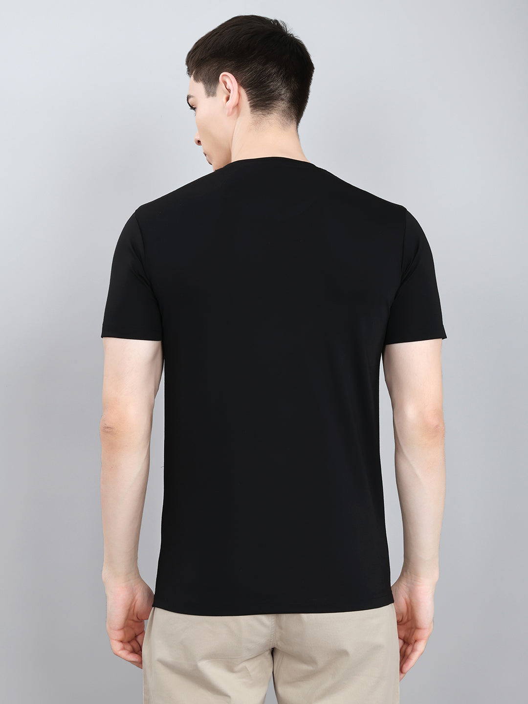 Men Black Solid Round Neck Half Sleeve T-Shirt
