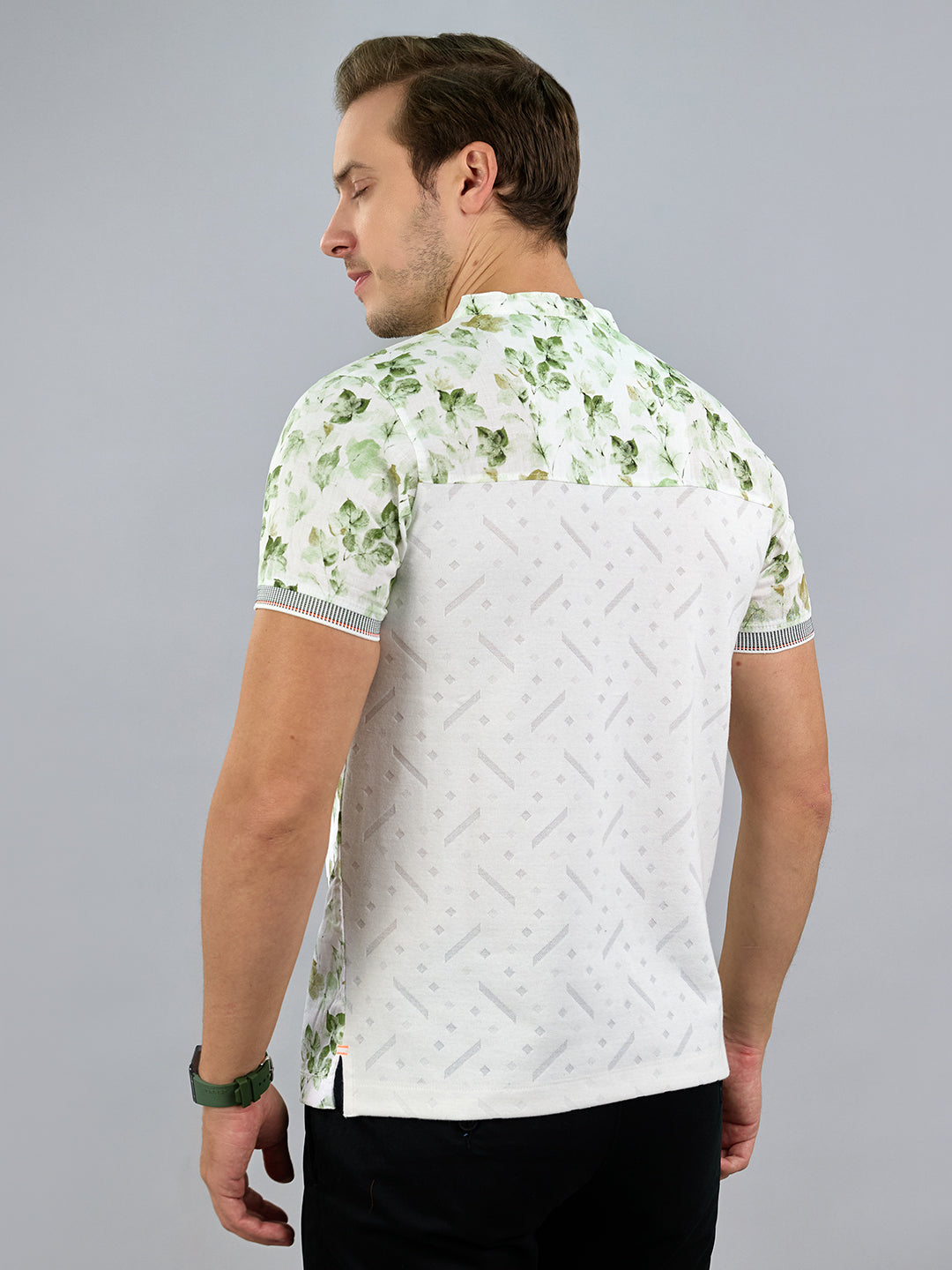 Men Green Solid Henley Neck Half Sleeve T-Shirt