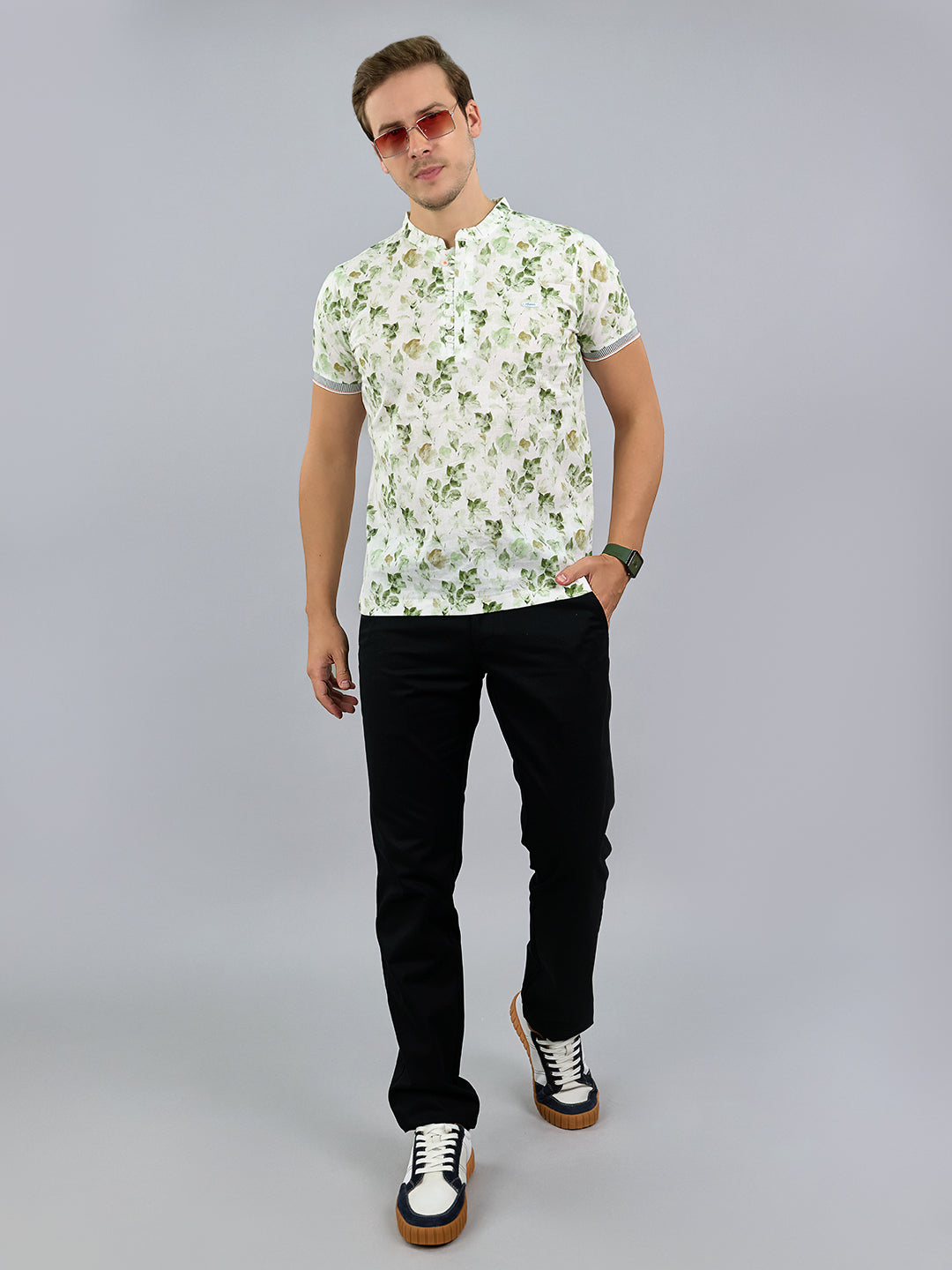 Men Green Solid Henley Neck Half Sleeve T-Shirt