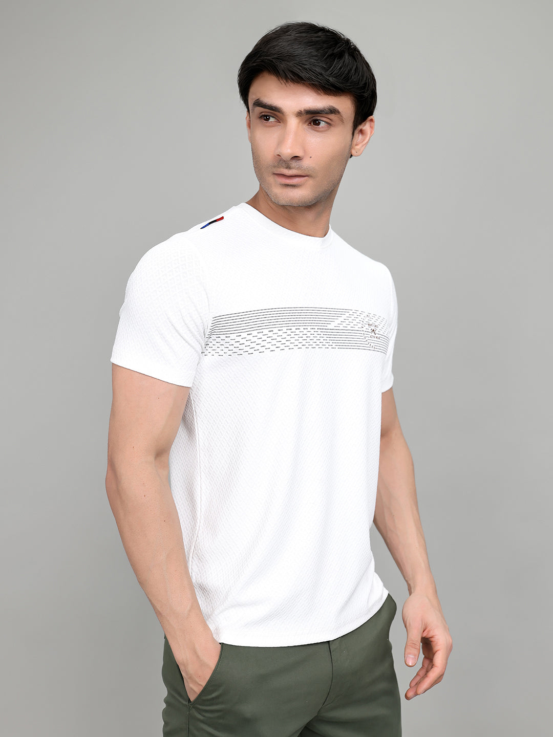 Men Off White Solid Round Neck Half Sleeve T-Shirt