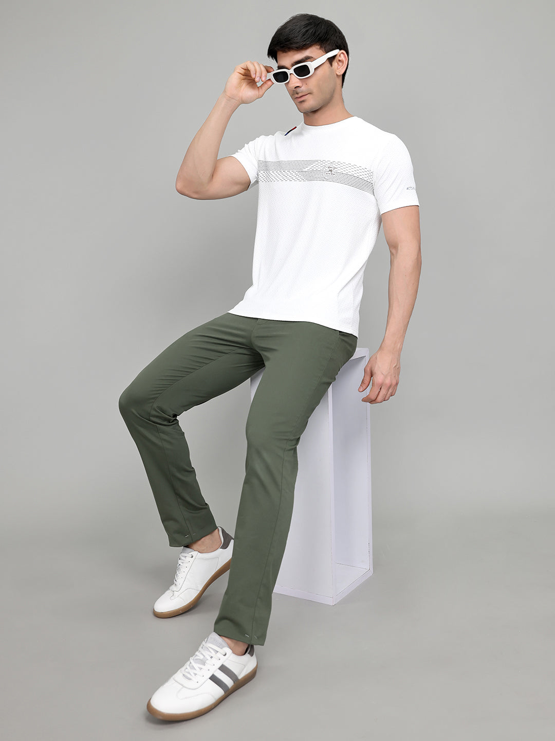 Men Off White Solid Round Neck Half Sleeve T-Shirt