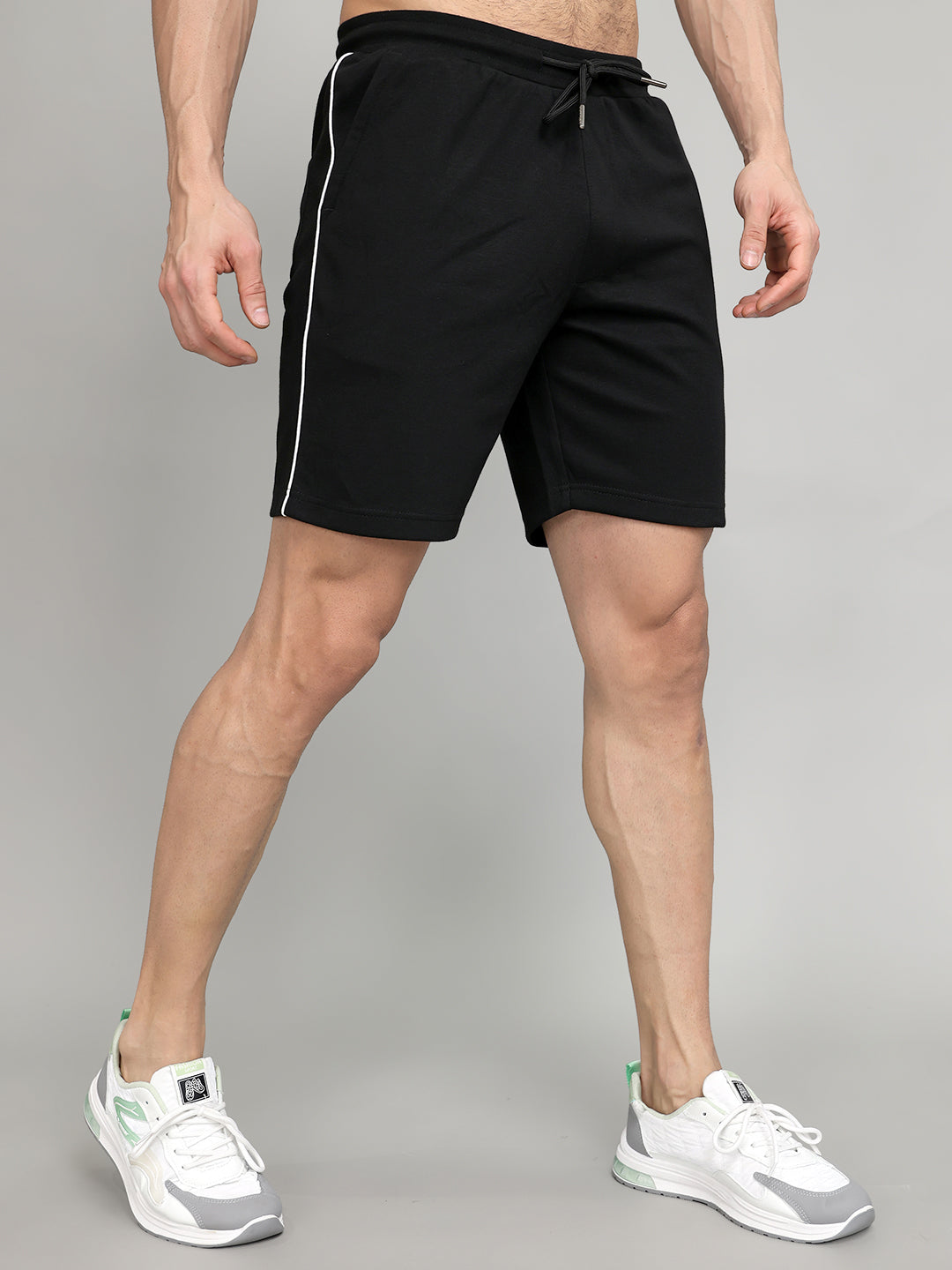 Men Black Solid Regular Fit Bermuda