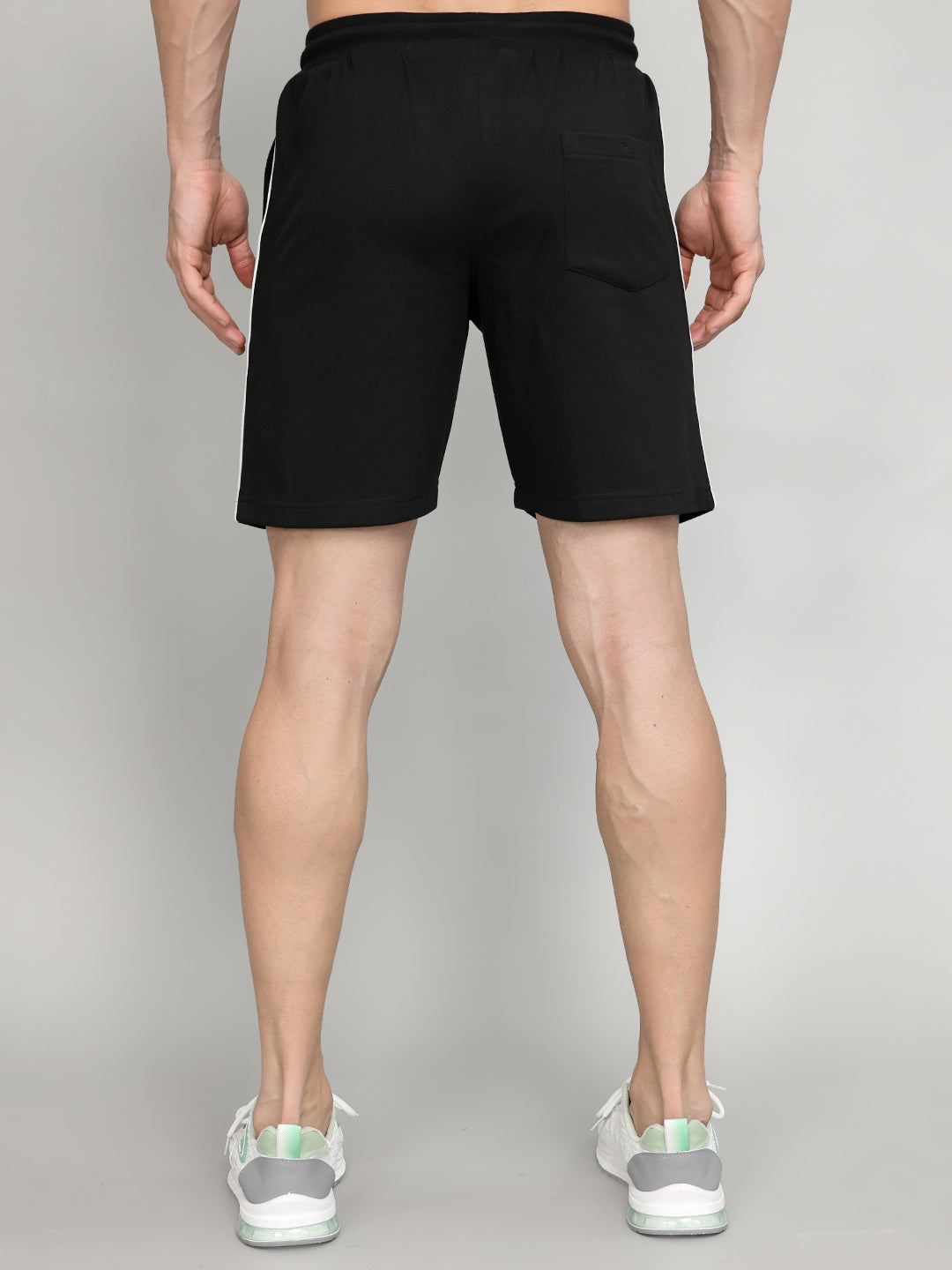 Men Black Solid Regular Fit Bermuda