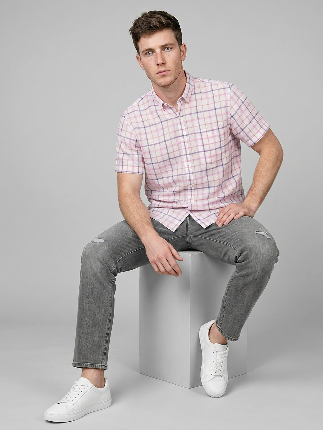 Men White Check Spread Collar Half Sleeve Shirt