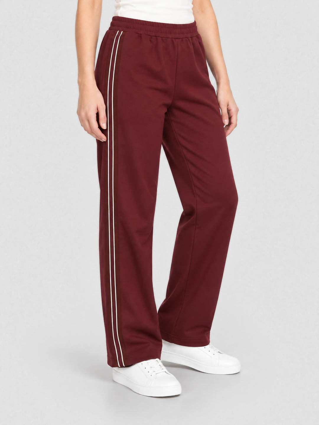 Women Burgundy Solid Regular Fit Winter Lower