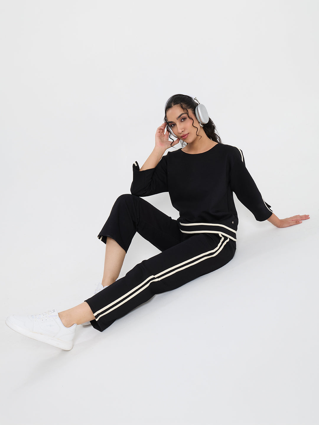Women Black Solid Round Neck Short Sleeve Cords Set