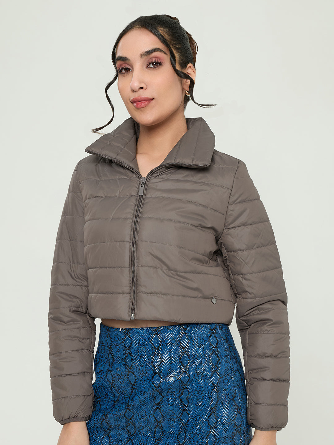 Women Grey Solid Collar Full Sleeve Puffer Crop Jacket