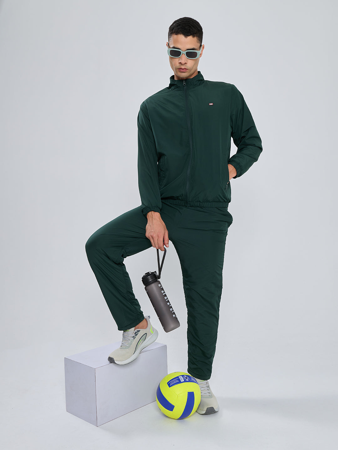 Men Green Solid Collar Full Sleeve Winter Tracksuit