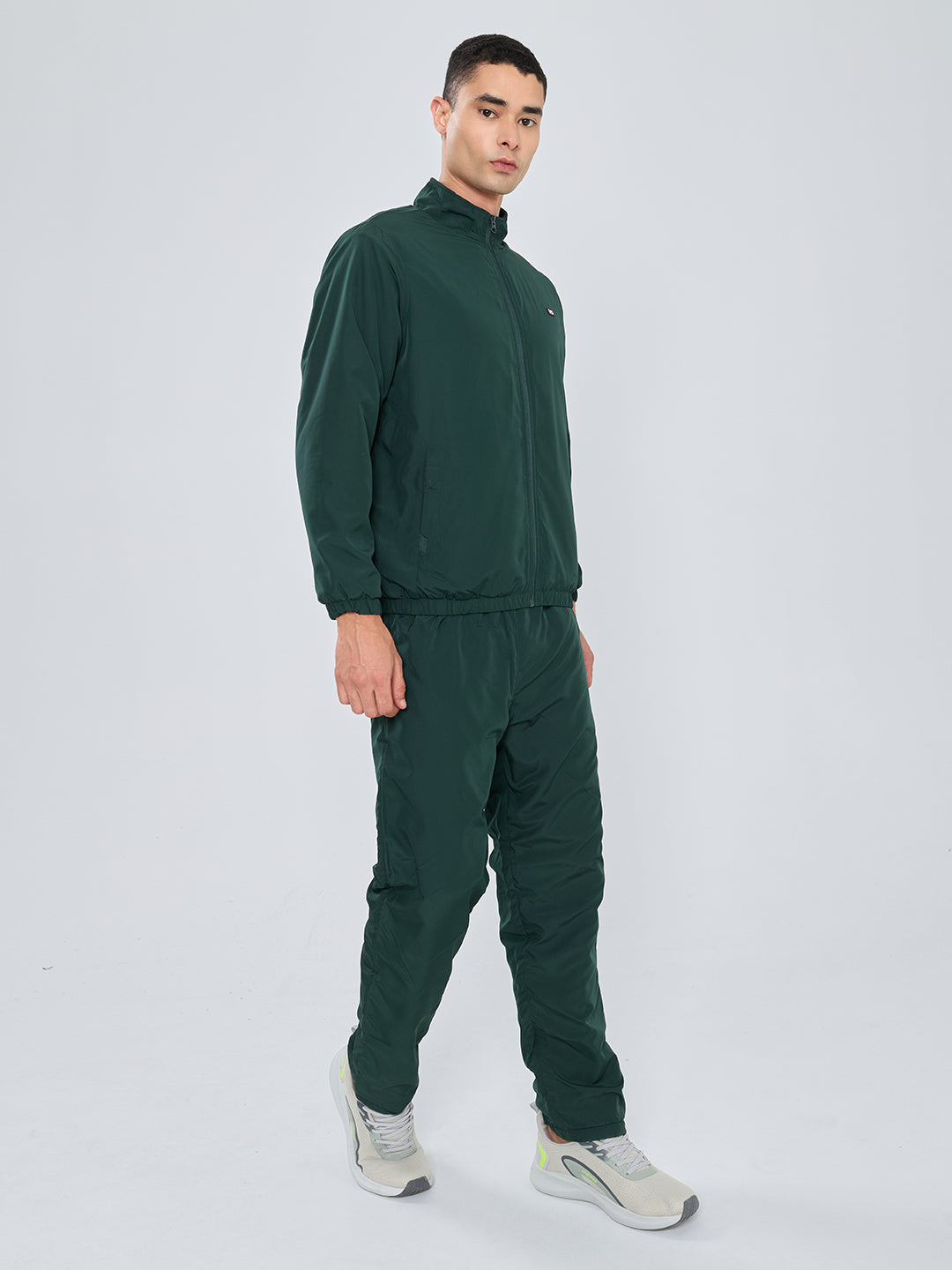 Men Green Solid Collar Full Sleeve Winter Tracksuit
