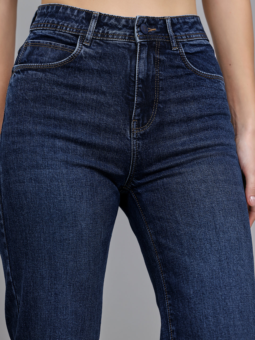Women Blue Light Wash Straight Fit Denim
