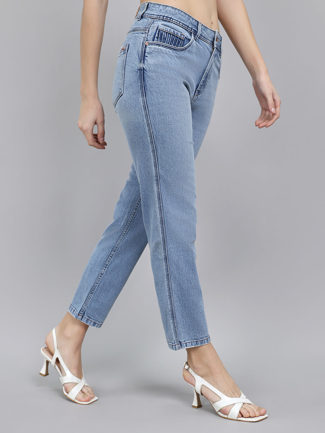 Women Light Blue Light Wash Straight Fit Denim
