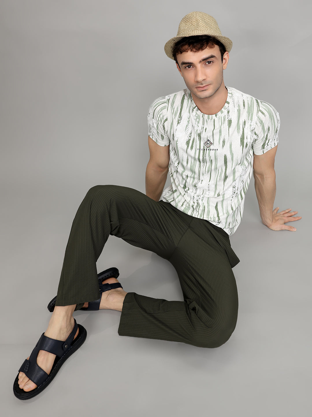 Men Dark Green Solid Regular Fit Lower