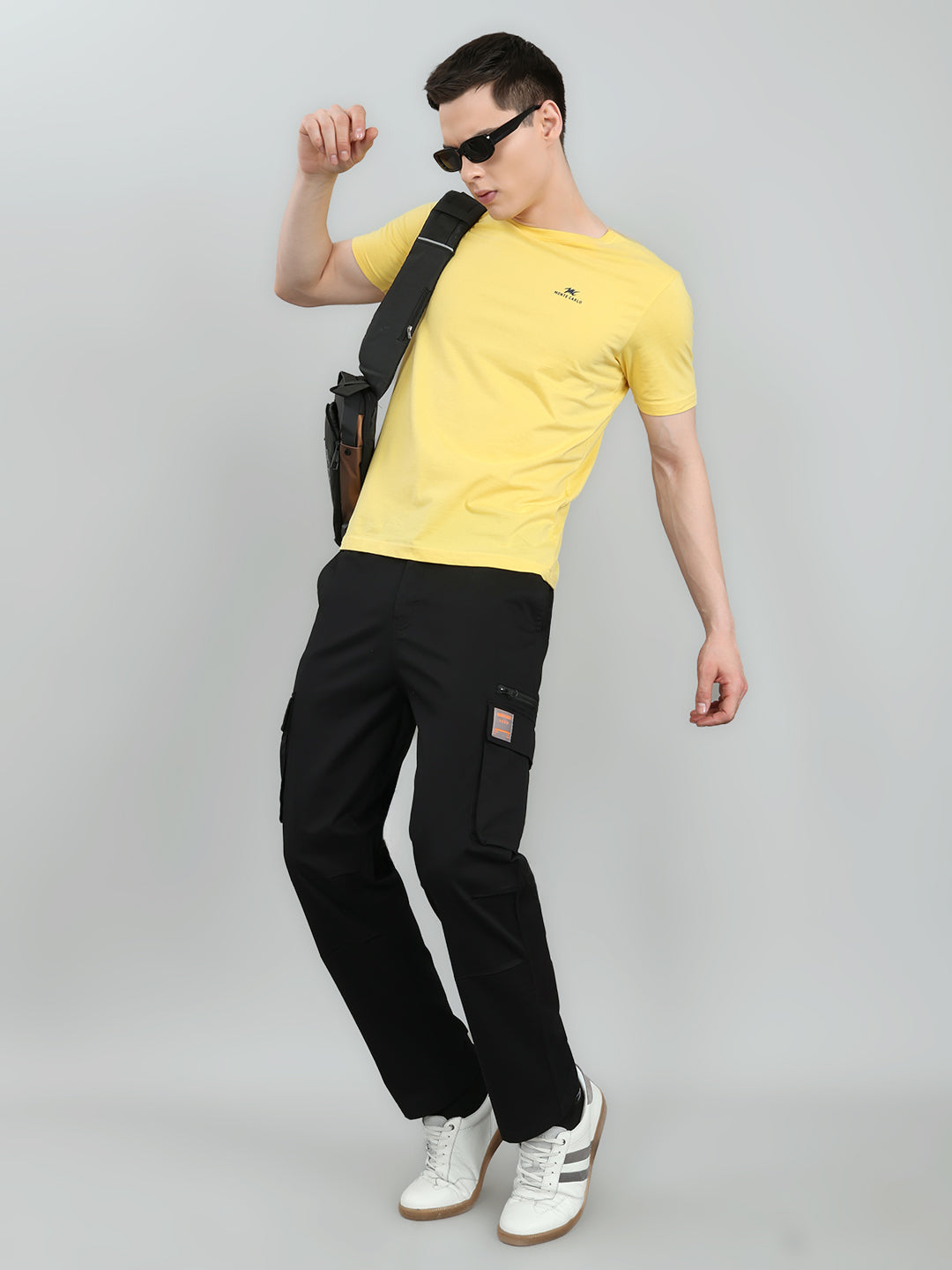 Men Black Solid Regular Fit Cargo