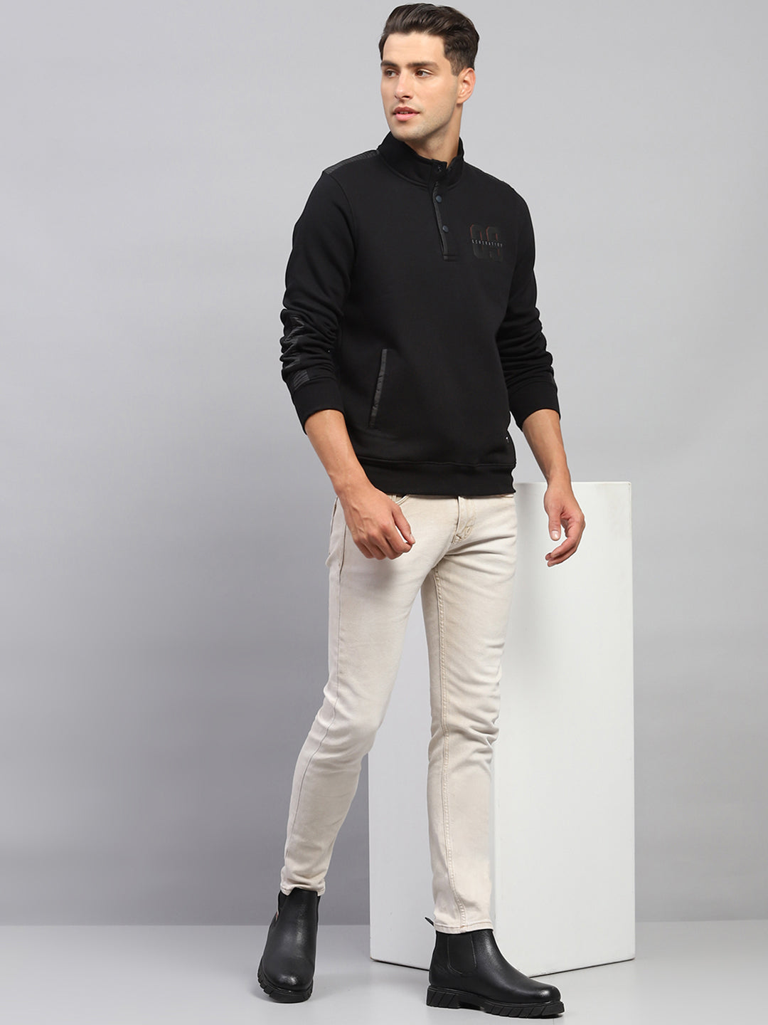 Men Black Solid Mock Neck Full Sleeve Sweatshirt