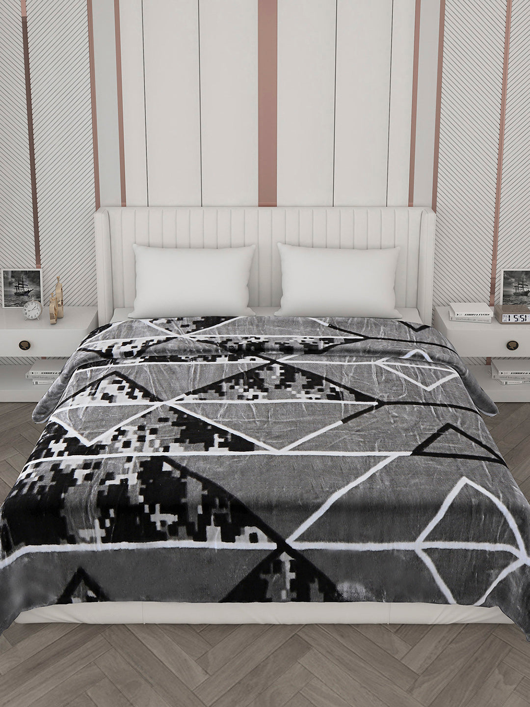 Printed Double Bed Reversible Blanket 2 Ply, 871 GSM, 4.6 kg (Moonvalley)