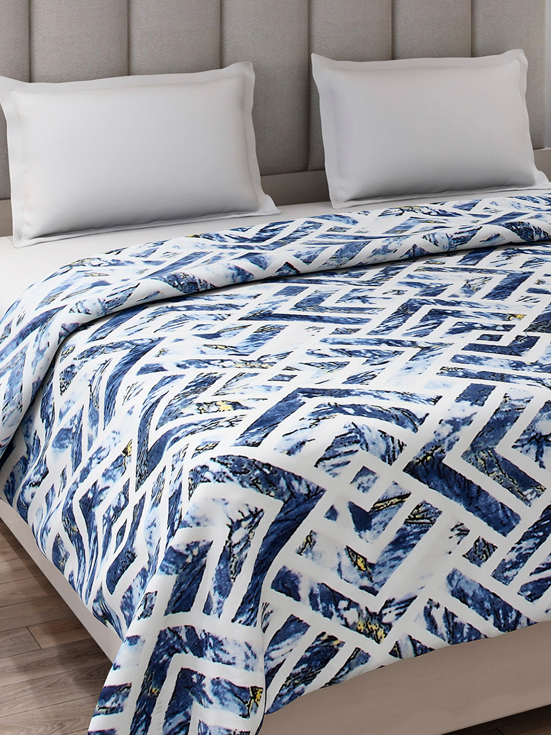 Printed Double Bed 354 GSM Blanket for AC Room - (Opera)