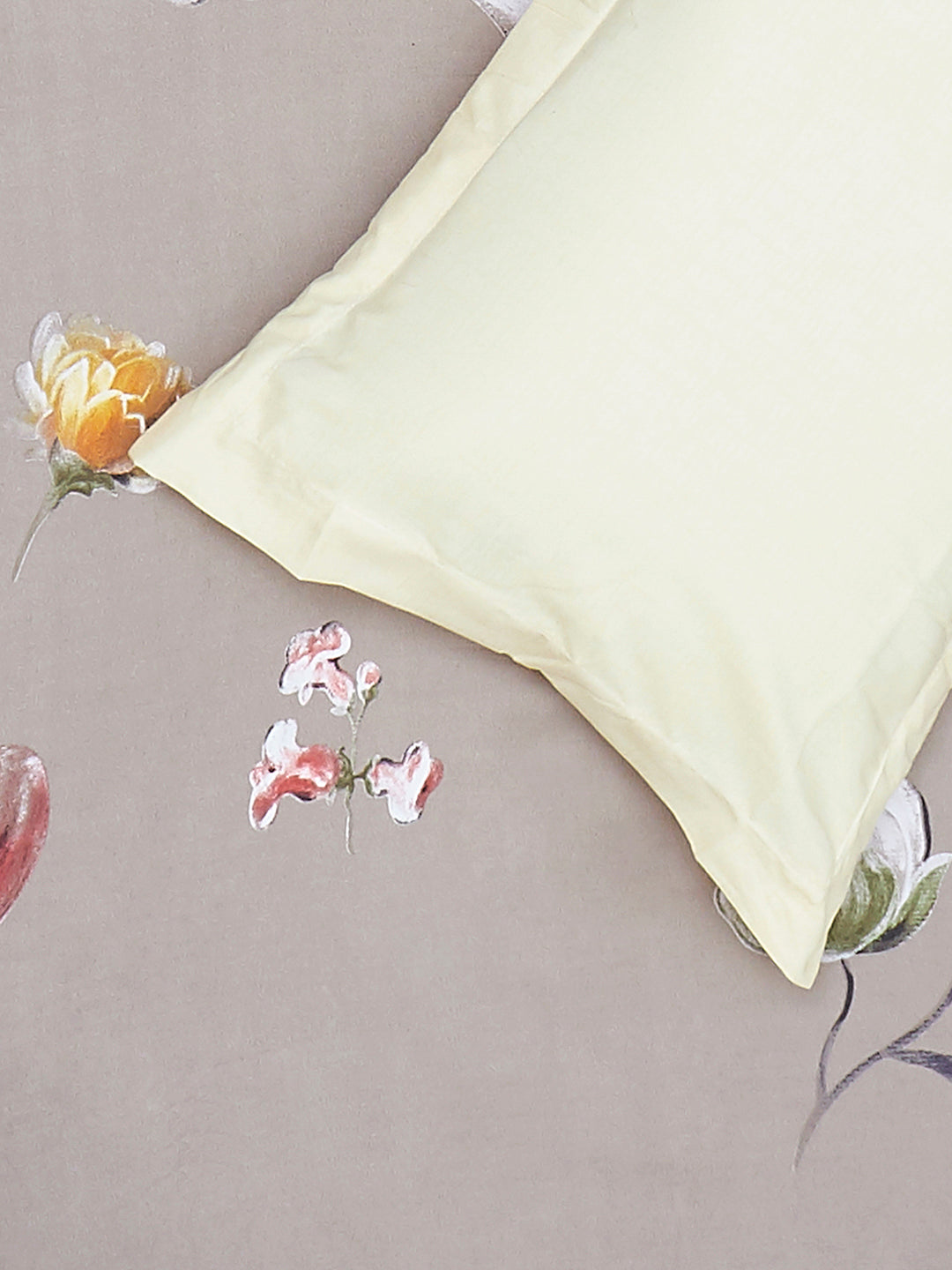 130 GSM Polyester King Size 1 Bedsheet with 2 Pillow Covers (Stanley)