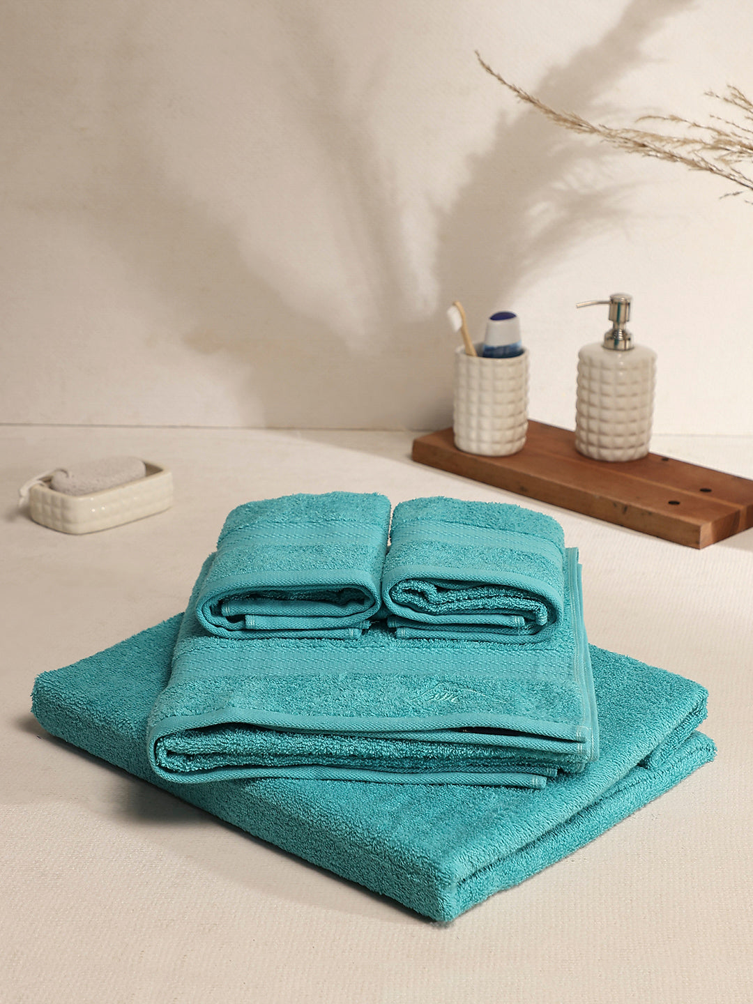 Aqua Blue Cotton Solid 380 GSM 2 Bath Towel & 2 Hand Towel