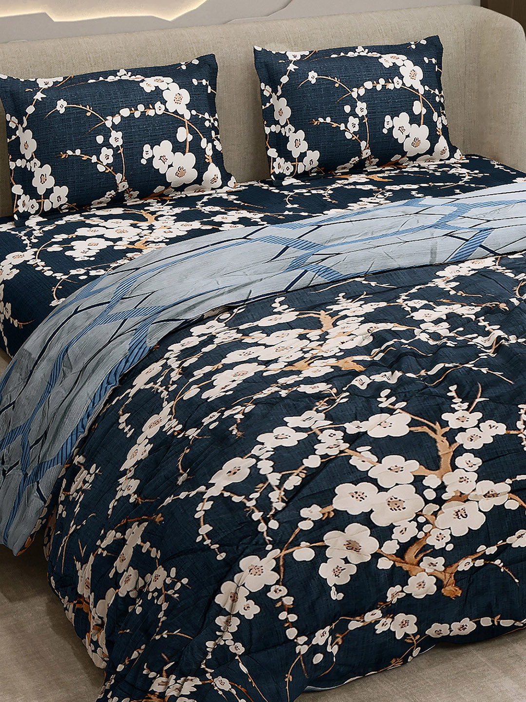 Printed Double Bed 130 GSM 4 Pc Bedding Set (1 Bedsheet, 1 AC Comforter & 2 Pillow Cover)