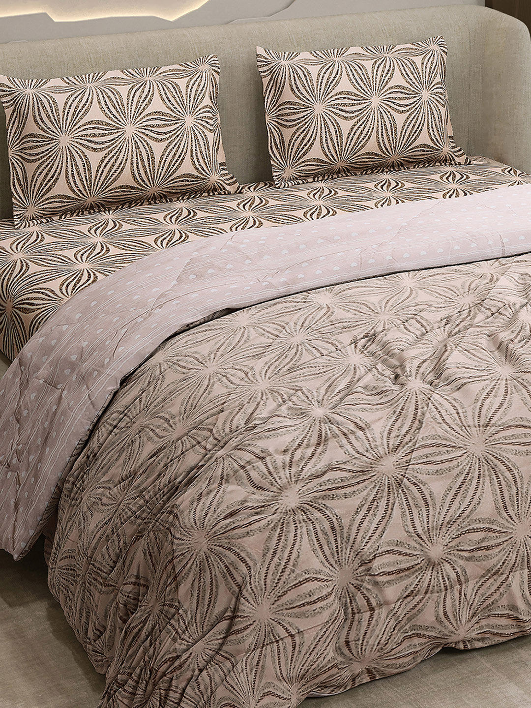 Printed Double Bed 130 GSM 4 Pc Bedding Set (1 Bedsheet, 1 AC Comforter & 2 Pillow Cover)