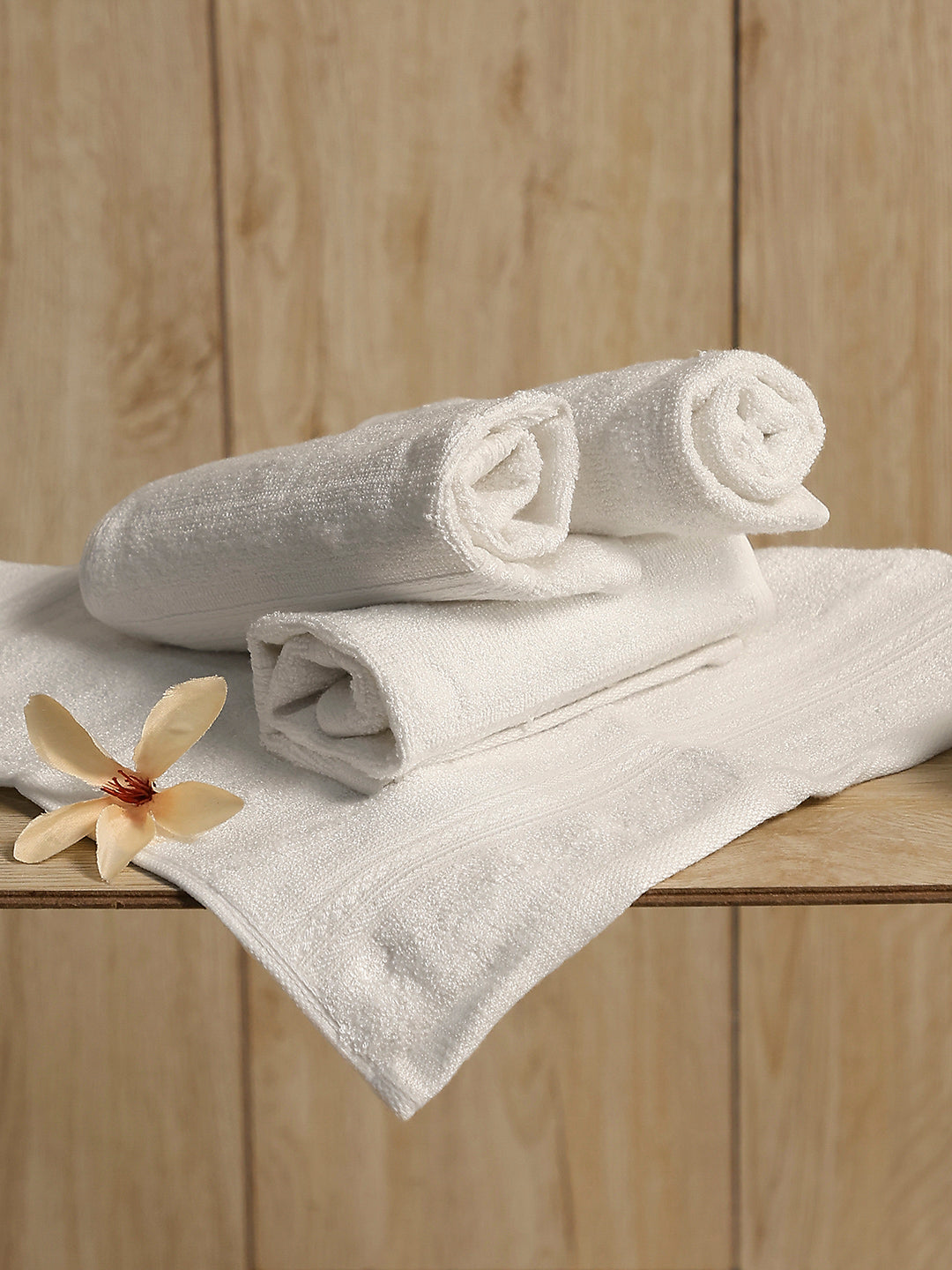 White Cotton Solid 600 GSM Face Towel (Pack of 4)