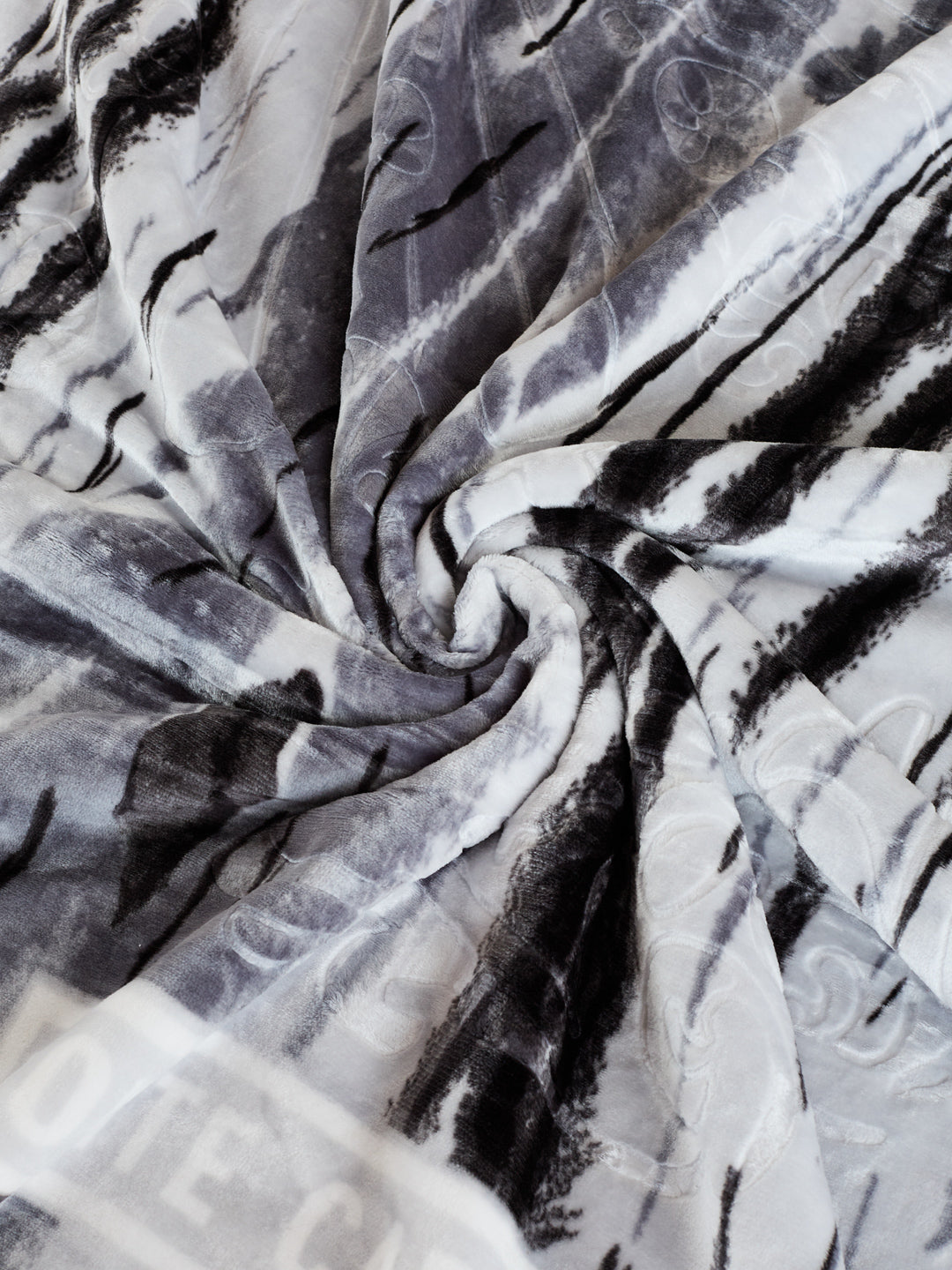 Printed Double Bed 3 Ply 550 GSM Blanket for Winter (Casino Royale), Weight 3 kg