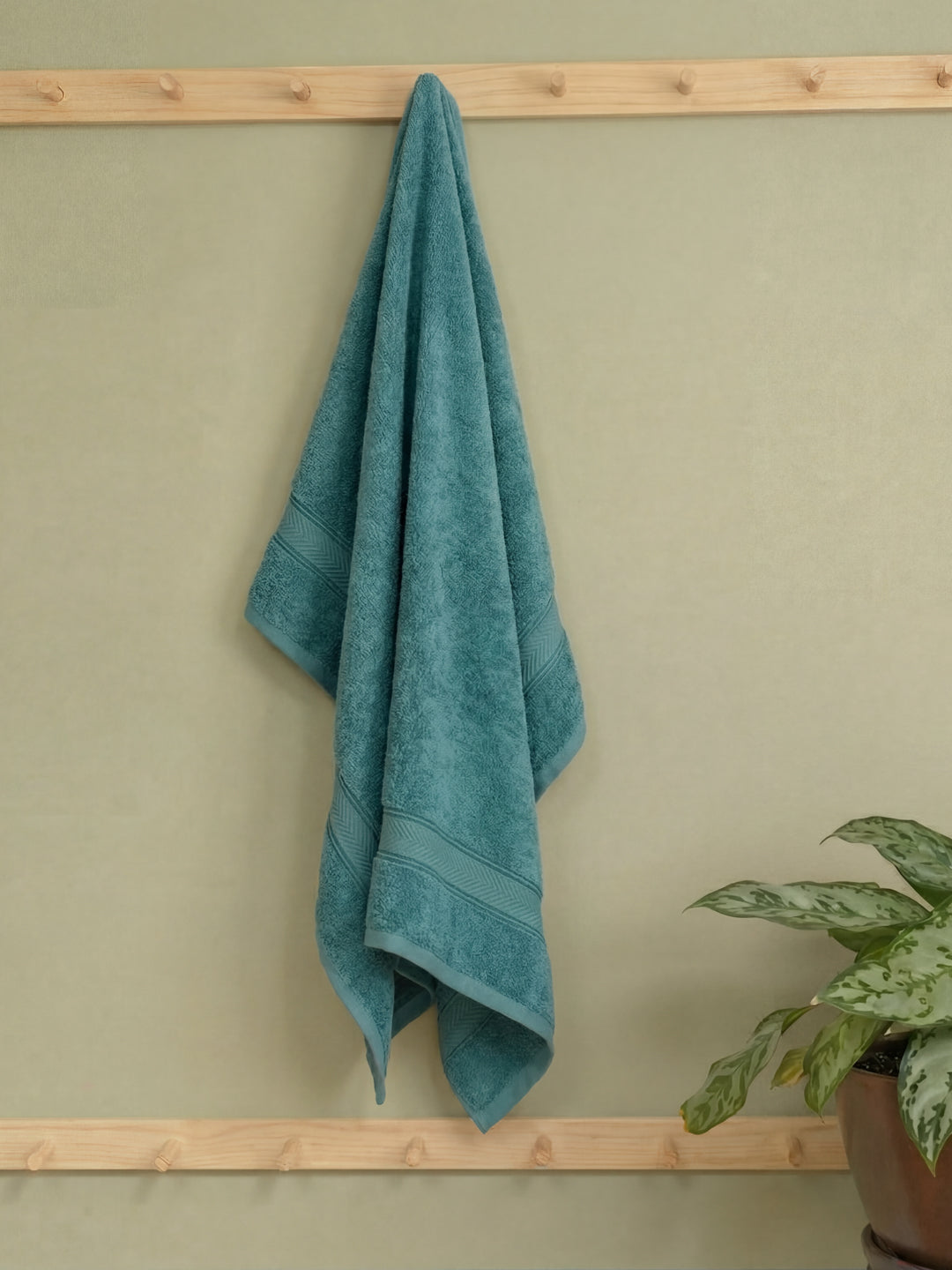Premium Light Green 100% Cotton Solid 525 GSM Bath Towel Amber 1 Pc Pvc Pack