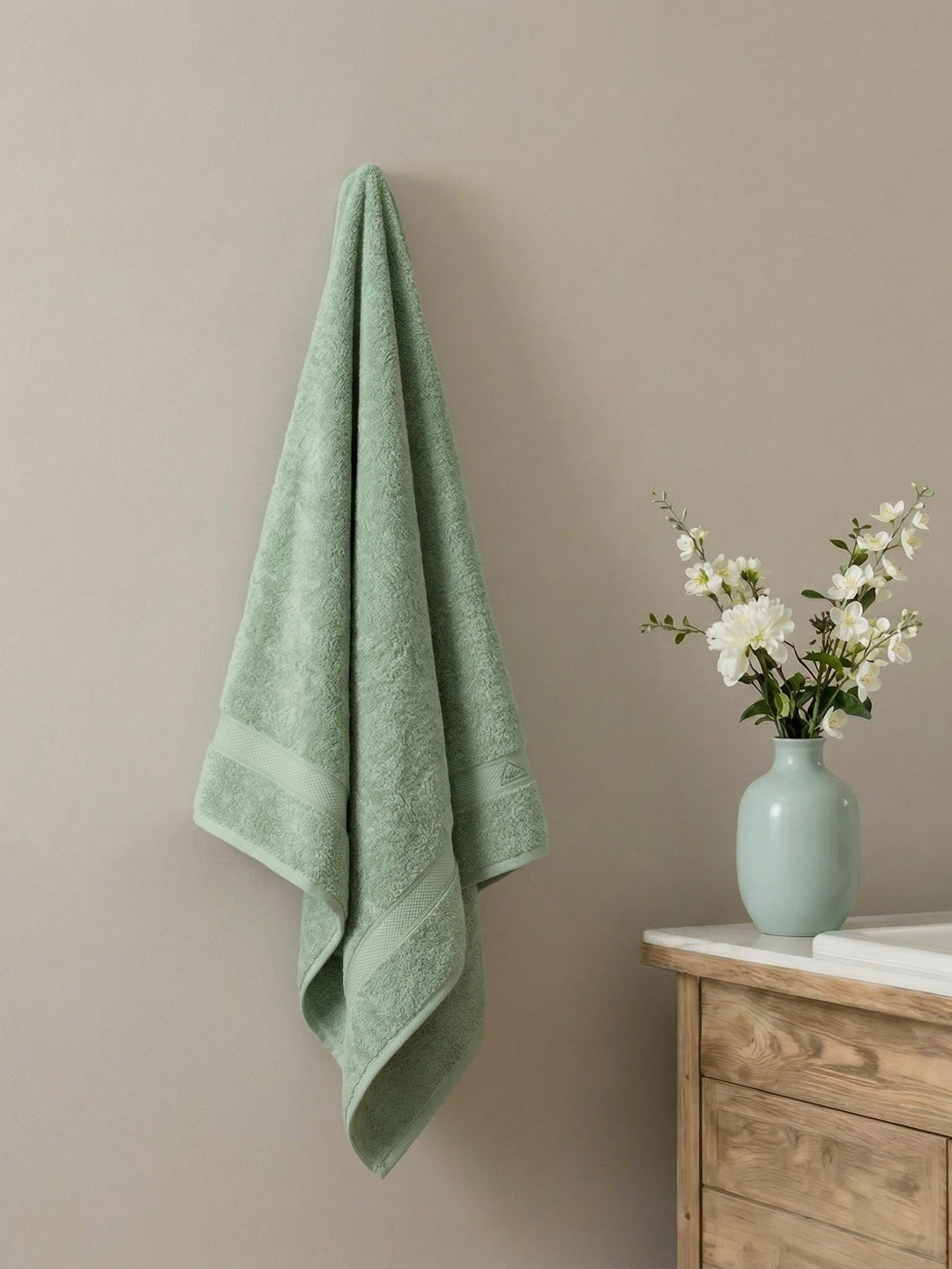 Premium Green 100% Cotton Solid 525 GSM Bath Towel Iris 1 Pc Pvc Pack