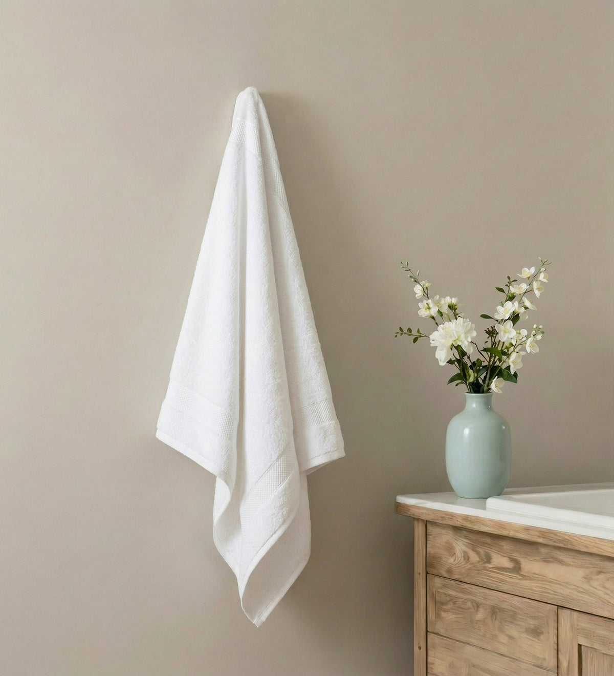 White Pure Cotton Solid 450 GSM Bath Towel 1 Piece (Oasis Collection)