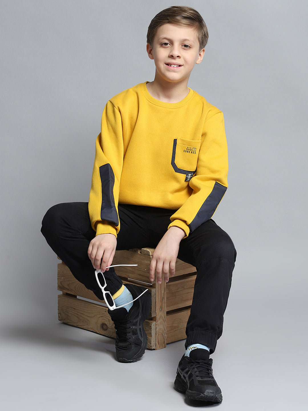 Boys Yellow Solid Round Neck Full Sleeve Sweatshirt