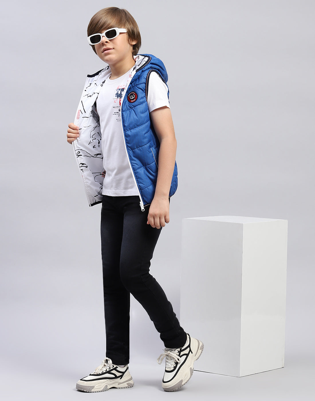 Boys Blue Printed Hooded Sleeveless Jacket