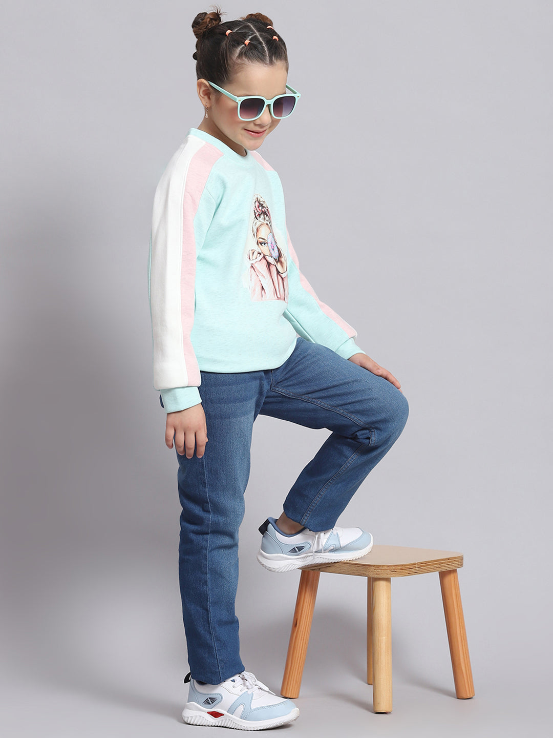 Girls Blue Printed Round Neck Full Sleeve Sweatshirt