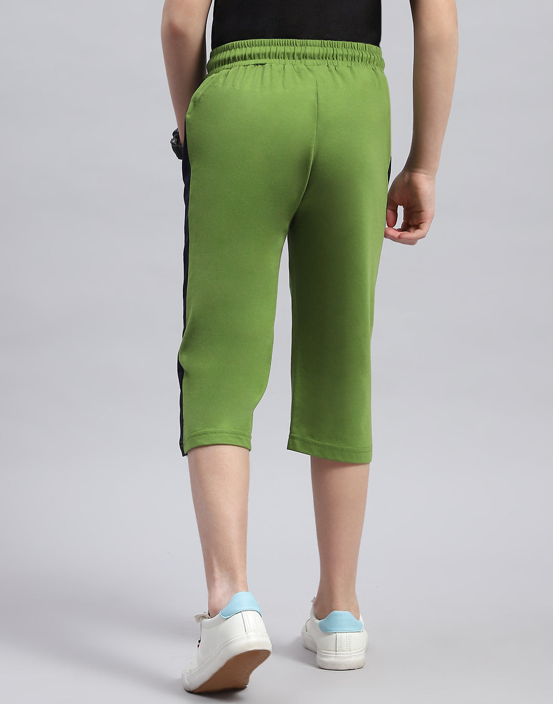 Boys Green Solid Regular Fit Capri