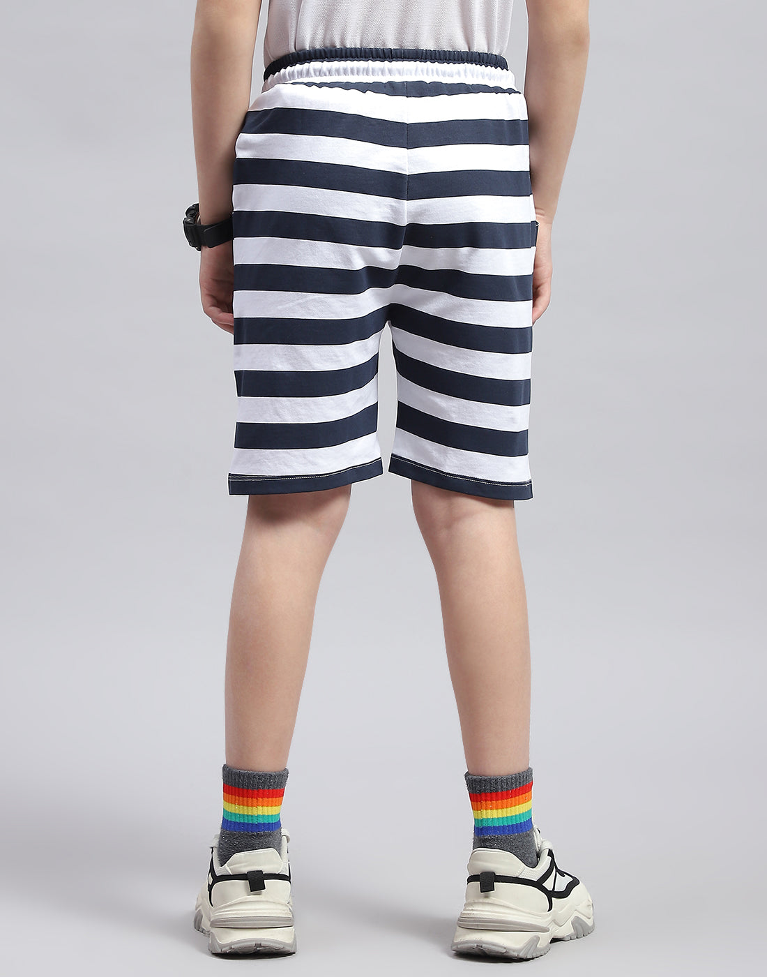 Boys White & Navy Blue Printed Regular Fit Bermuda