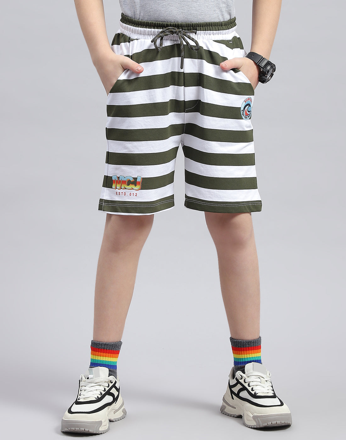 Boys White & Olive Printed Regular Fit Bermuda