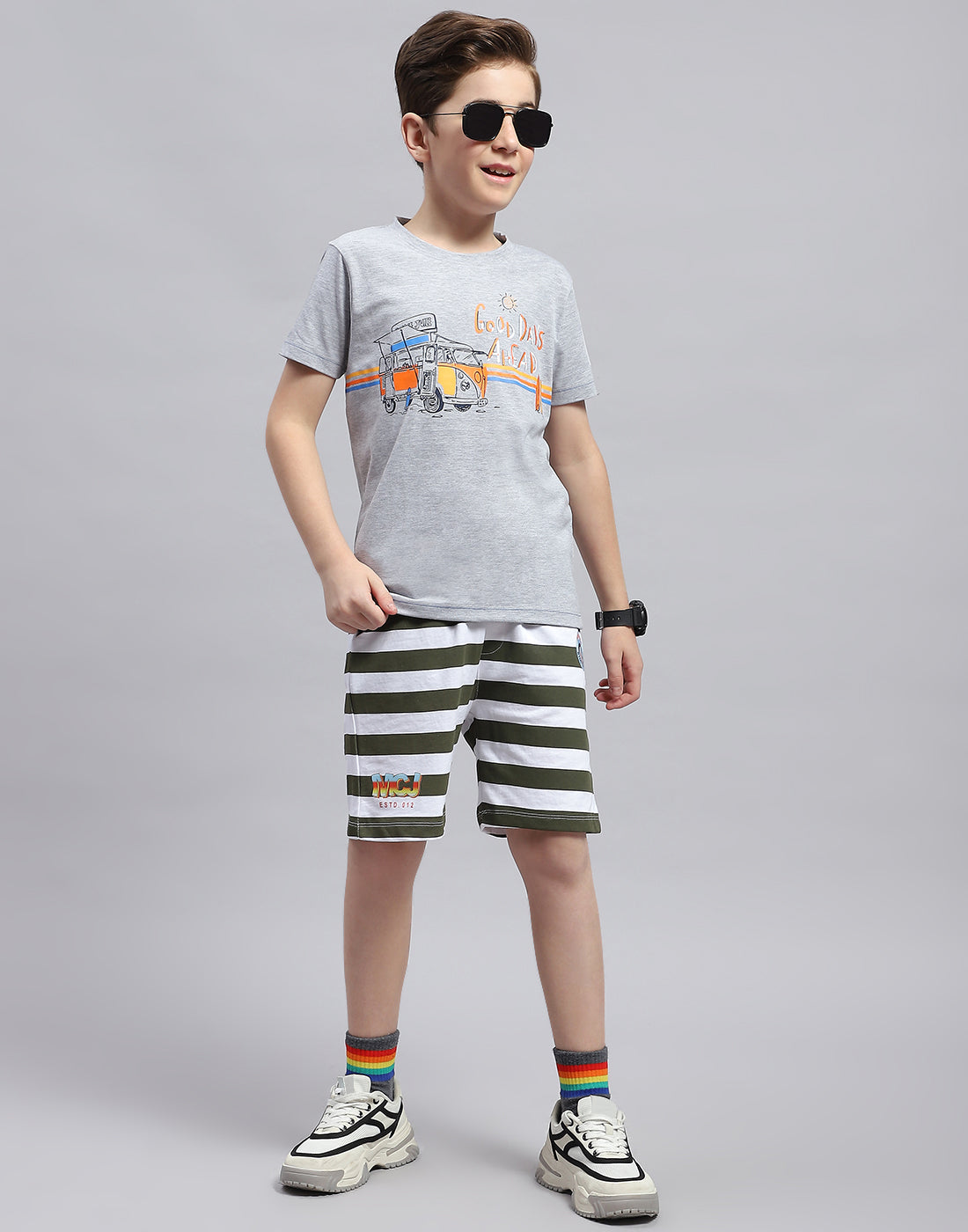 Boys White & Olive Printed Regular Fit Bermuda