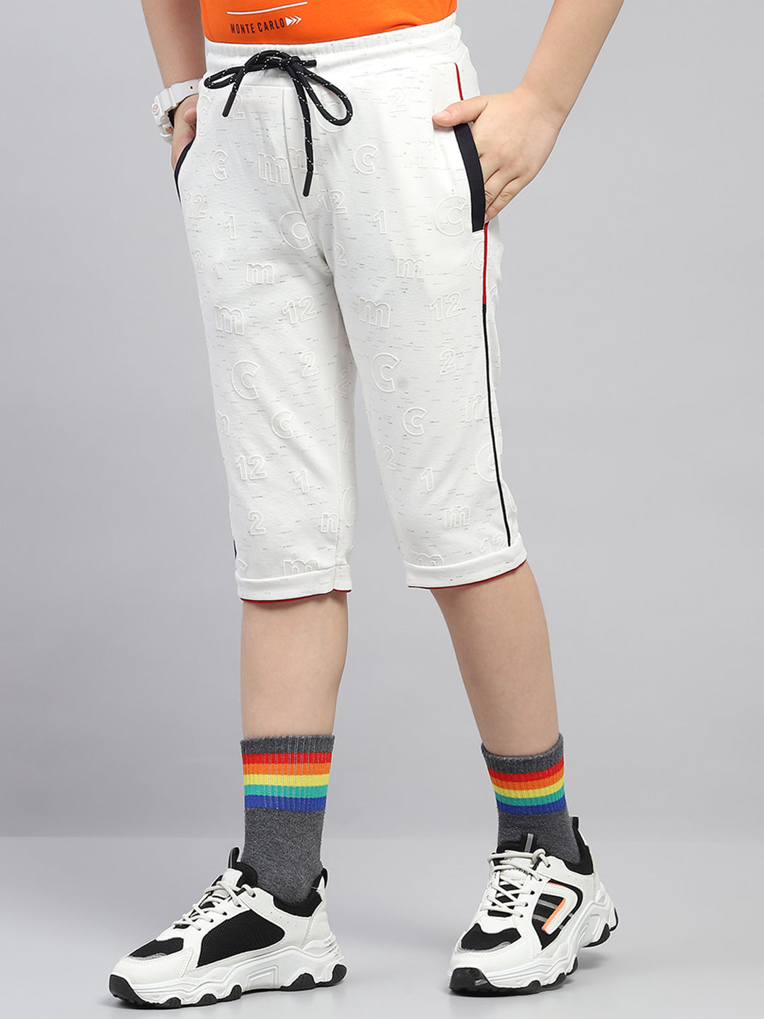 Boys Off White Printed Regular Fit Capri
