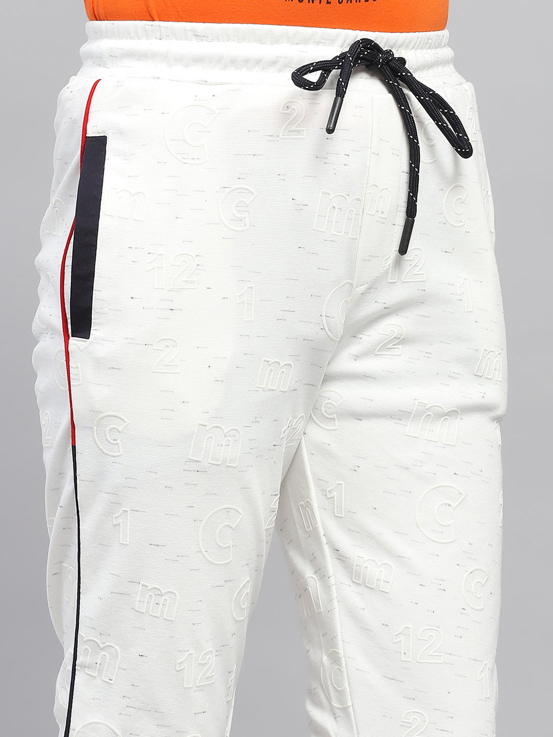 Boys Off White Printed Regular Fit Capri
